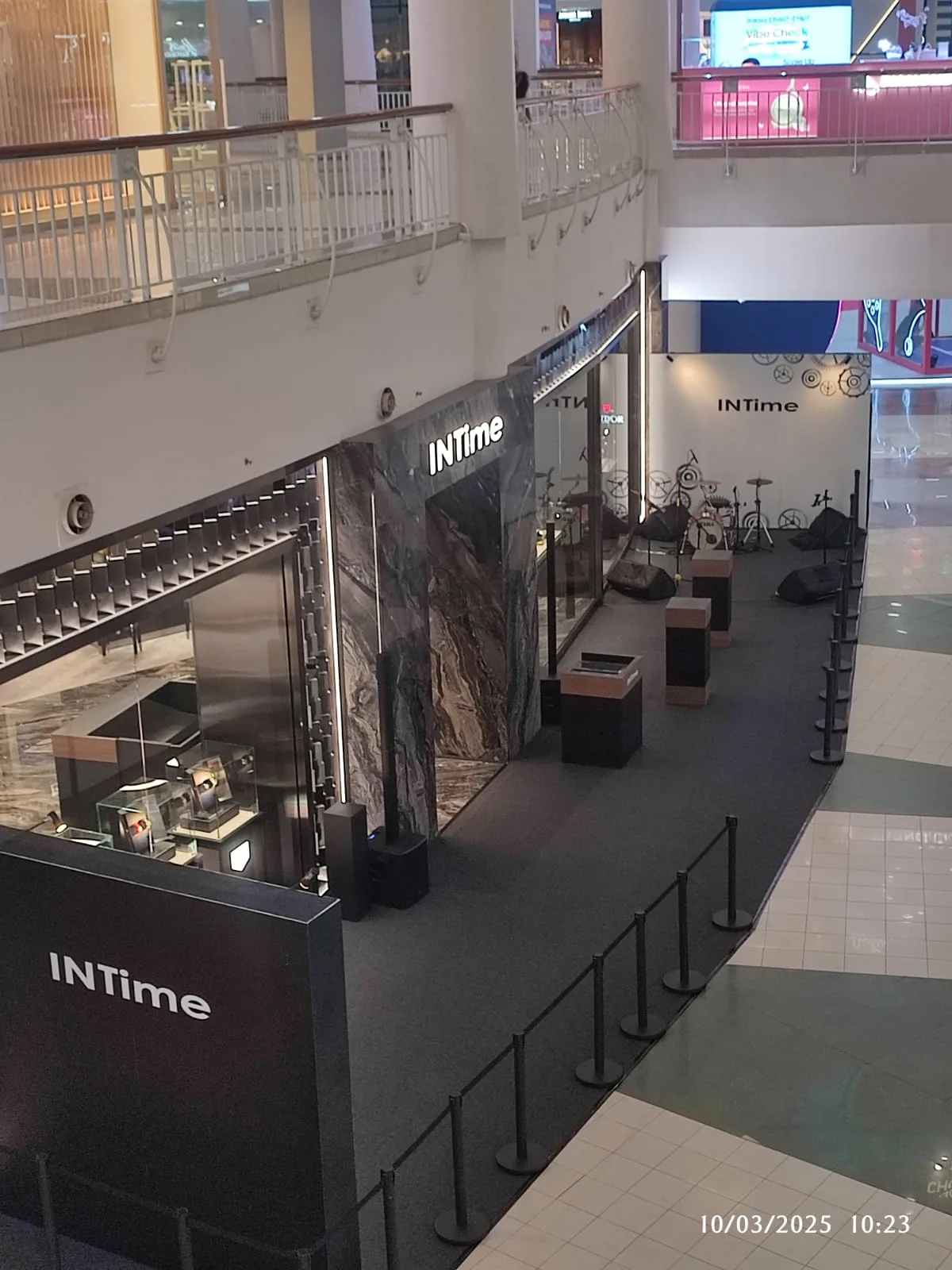 Exhibition in Mall gallery