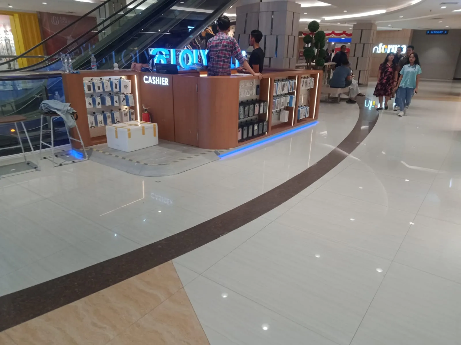 Loly Poly Pakuwon Solo - Retail Display